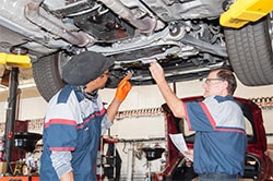 Technicians Working Who Works on My Car | Frank's Auto Service & Repair, Inc.